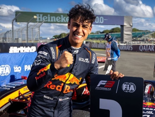 Read more about the article Profil dan Rekam Jejak Arvid Lindblad, Rookie Tunggal Formula 1 2026 dan Harapan Baru Inggris