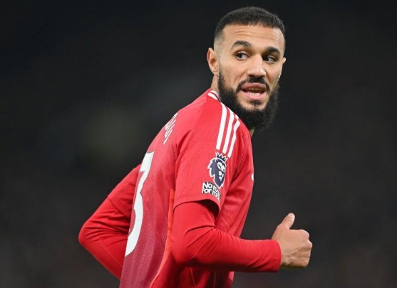 You are currently viewing Jarang Dimainkan di MU, Noussair Mazraoui Jadi Incaran Juventus