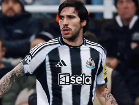 Read more about the article Manchester United Diminta Pertimbangkan Sandro Tonali sebagai Suksesor Casemiro